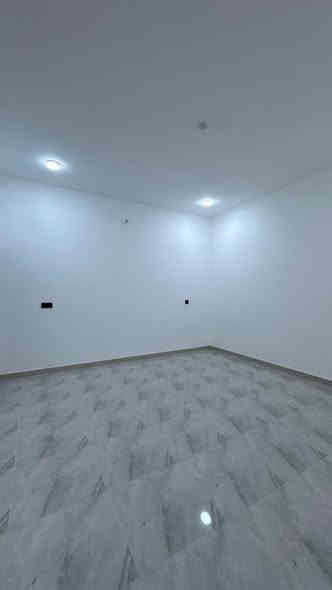 بيع او مراوس 

دار مساحه 250 متر ✅

📍موقع ممتاز حي ميسان قطاع 31 

شارع مفتوح على شارع الكيات شارع 10 متر 

يحتوي على طابق واحد 

غرفتين وصاله واستقبال ومطبخ وصحيات وكراج وحديقه داخليه 

بناء جديد صب مسلح غير مستخدم شغل درجه اولى 

للاستفسار 
***********
