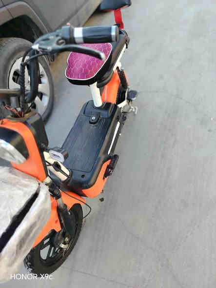 سلام عليكم بايسكل شحن للبيع مابي اي عيب ونضيف السعر 200 وبي مجال  الاتصال *********** مكاني كركوك قادسيه الثانيه
