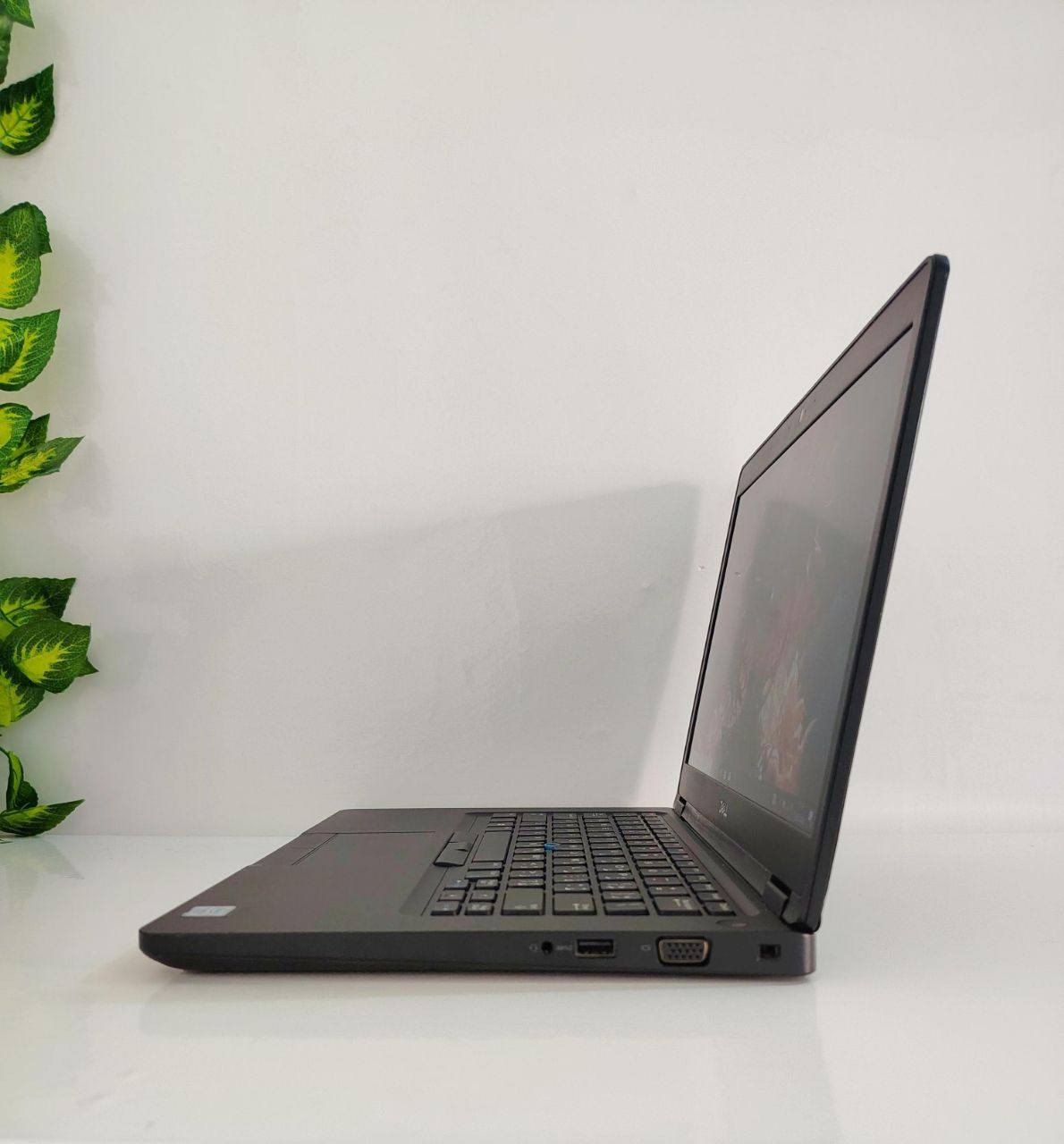 الجيل الثامن بكرت شاشة خارجي بXXX 🔥
لابتوب يجمع بين القوة والاناقه والنحافة والسعر التنافسي ✨💫
DELL LATITUDE 5490

المعالج : core i7 الجيل الثامن فئة U - قوة وأداء ممتاز ومستقر 💪🏻 

كرت الشاشة: 4 كيكا انتل 

كرت الشاشه الخارجي : 2 كيكا -انفيديا جيفورس MX 130 -اداء رسوميات خرافية 🌈

الرام: 8 كيكا سلاسة عالية 🏎

الهارد: 256 كيكا SSD M.2 قابل للتطوير 🗄

الشاشة:حجم كبير 14 انش دقة خرافية FHD 🖥

الجهاز قابل للتطوير (رام-هارد) ⚙
كيبورد عربي انكليزي ليزري ضوئي ✍
بطارية ممتازة 🔋
 اللابتوب يحتوي على كافة التطبيقات الأساسية ✨
تطبيقات الأوفيس مفعله ✨

مع هدايا
ماوس وماوس باد لسهولة الاستخدام 🖱️ 
جنطة لسهولة التنقل 💼
شاحن اصلي 🔌

الضمانات: 
ضمان فحص كامل قبل الاستلام والدفع 💳

ضمان اسبوع كامل 💯
.......................
اللابتوب ممتاز جدا للموظفين والطلاب ومثالي للتصاميم والبرمجة باستخدام برنامج اوتو كاد وثري دي ماكس وغيرها وممتاز لمشاهدة الأفلام واليوتيوب بجودة عالية وسلاسة فوق الخيال وممتاز لعدد كبير من الألعاب مثل PUBG و Minecraft بسبب مواصفاته القوية 💪
.......................
يتوفر توصيل لجميع المحافظات 🚗

السعر 349 الف دينار  عراقي !🆕!

للاستفسار: ***********
