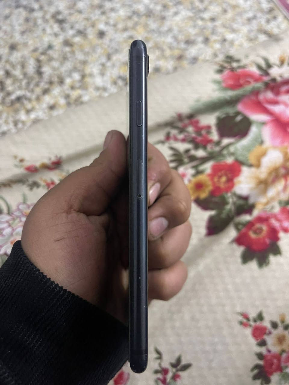 سلام عليكم  ايفون 7العادي جهاز نضيف مبدل فقط بطاريه مكاني بغداد السعر 50الف رقمي ***********
