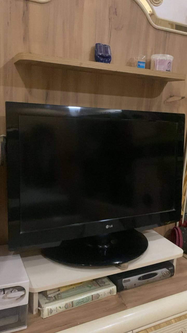 1- غسالة LG للبيع بيها عطل داخلي تنباع ادوات (ادواتها نظيفة) سعرها 60 بيها مجال قليل. 
2- شاشة LG بيها عطل فيش الصوت + قاعدتها مكسورة سعرها 35 بيها مجال قليل. 
تواصل خاص او على الواتساب ***********
