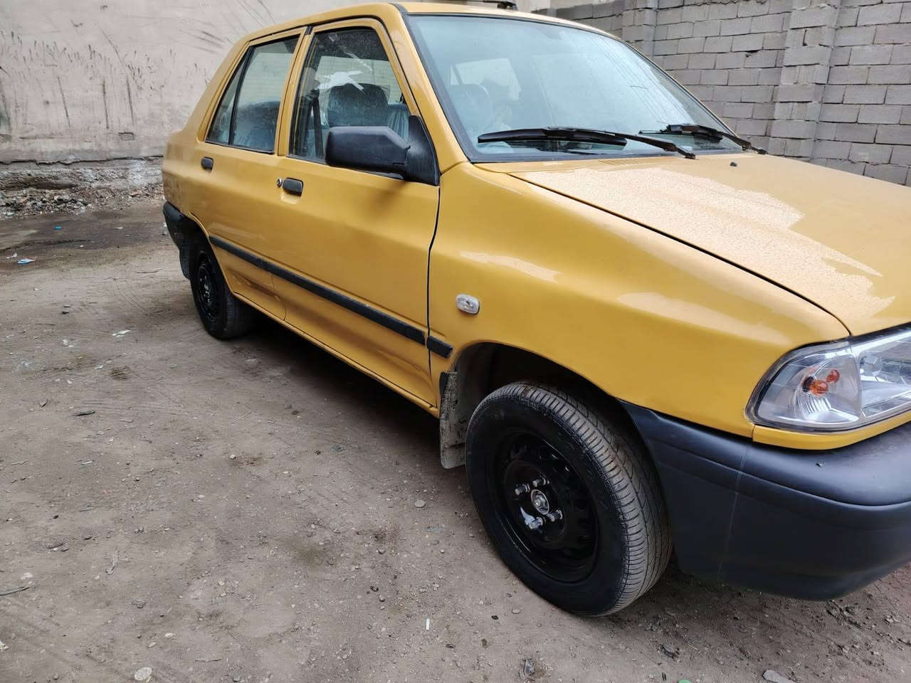 سلام عليكم
سايبه موديل ١٥ 
كير ومكينه زينات 
صدر امامي كله جديد 
بدل بيه لغد امامي جه الأيسر وبدل بنيد وجاملغ جه الأيسر 
وبيه اماكن صبغ وسياره جاهزه من كلشي 
رقم بغداد 
سعر ٤٠ وبيه مجال قليل 
***********
