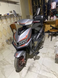 دراجة شحن يوزسكي شبح  6بطاريات مستخدم شي قليل يشتغل بصمه وكرت وسويج نظ...