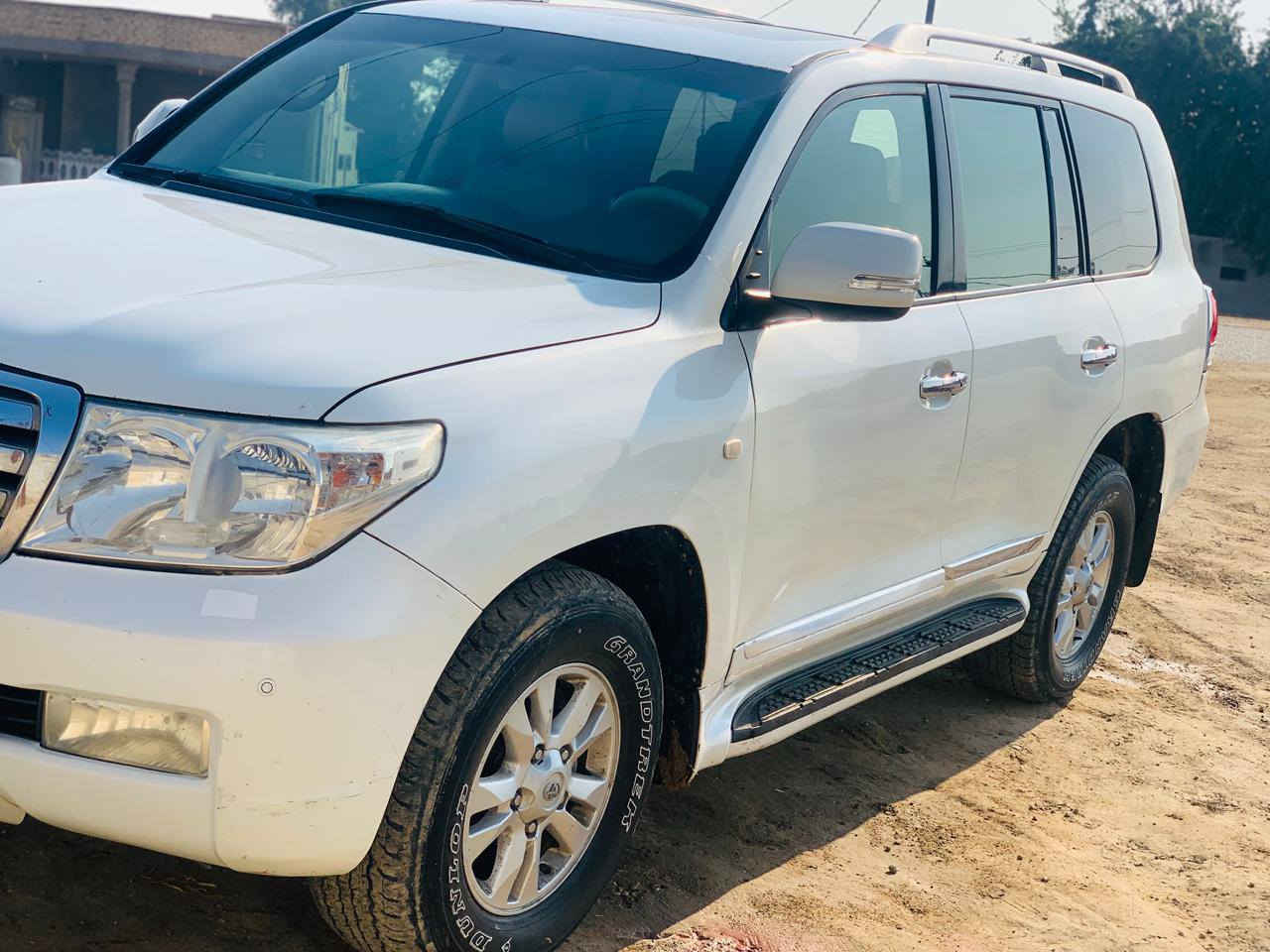 السلام عليكم ، تويوتا لاندكروز GXR 2011 ستيني رقم بغداد دولي ب اسمي سنويه لحد 2030 سياره بيها صبغ جاملغ خلفي  ،مكفوله من الفتح والتبديل فوول مواصفات معروفه مواصفات ستيني للبيع او مراوس سعرها 280 وبيها مجال بسيط مكاني السماوه الرميثه للاستفسار *********** متواجد واتس اب
