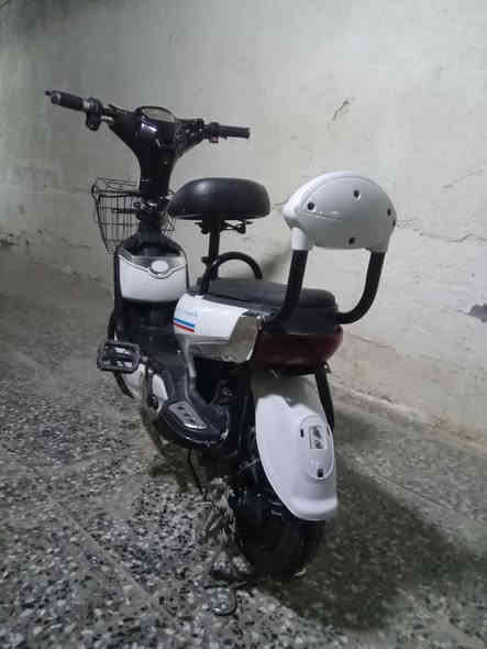 سلام عليكم دراجة شحن للبيع حجم صغير دراجة جديدة ونضيفة السعر 200 بيها مجال حق الجيه رقم الهاتف ***********
