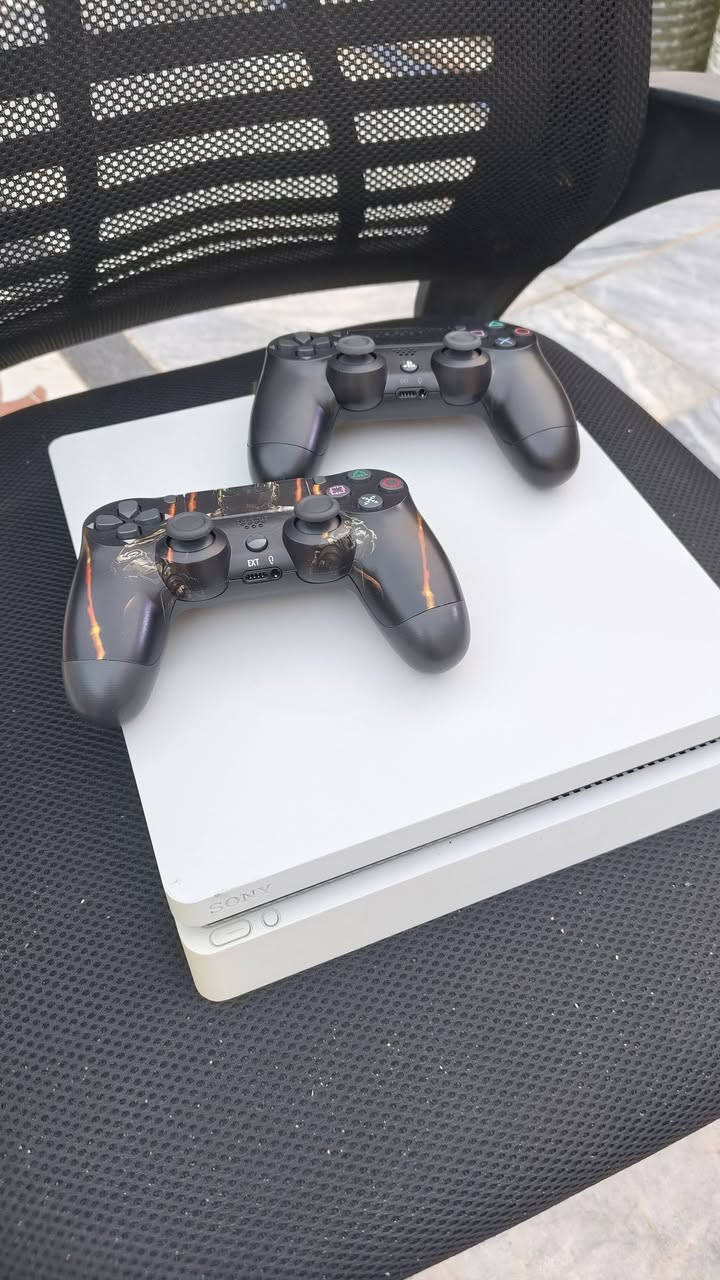 بلي 4 سلم مهكر (معدل)..!
500GB 
الملحقات مالتها
دبل جويستك ( كوبي ب30 الف واصلية ويا الجهاز) 
كيبل التشغيل
كيبل HDMI احدث نوع 
شاحنات عدد 2 للجويستكات 
السعر 380 الف 

الالعاب اكدر انزلك من اختيارك لحد ما تنترس مساحة الجهاز

للتواصل واتساب 
***********
***********
