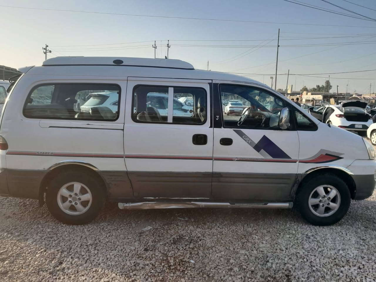 السلام عليكم من رخصة الادمن المحترم.  رمضان كريم عليكم ان شاءالله.  ستاركس موديل ٢٠٠٧ محرك مسكر كير اتوماتيك رقم واسط  سنويه لغاية ٢٨ حداديه جاهزه تخم تايرات نظاف  بيها صبغ جهة السائق  سعر ٨٠ وبيها مجال مكاني طويريج راعيها بل حله  يريد تحويل  واني بخدمتك الاتصال على الرقم ***********و ***********
