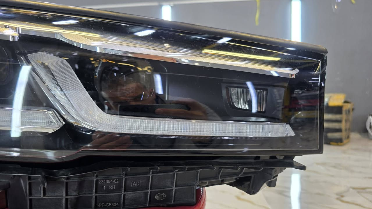 السلام عليكم 

اخوان عندي لايت بي ام G30 او G31 جهة النفر خلي سعر معقول و خذها 
***********
