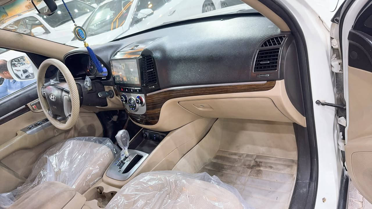 سنتافي خليجي 
موديل 2012 
فول مواصفات 
عده البصمه
محرك كير تبريد 
حداديه جهزه 
وخير من الله
صبغ انص باب
فقط
اثر دحجه زغيره
ورشت ولباقي 
كفاله عامه
السعر 137 
الستفسار 
هذ رقمي
***********￼
￼
