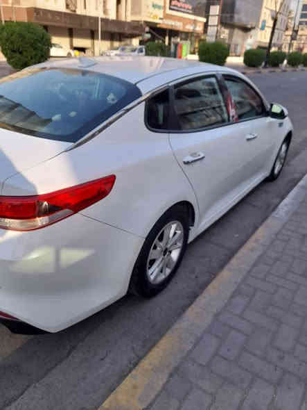 سلام عليكم سياره اوبتيما وارد امريكي حلوه ناعمه محرك 2400رقم جديد سياره جاهزة حداده صدر جديد تدفئه تبريد ثلج مواصفات شاشه نظام نقطه عمياء حساسات ضربته جاملغ وبنيد سعر 120 رقم الهاتف ***********
