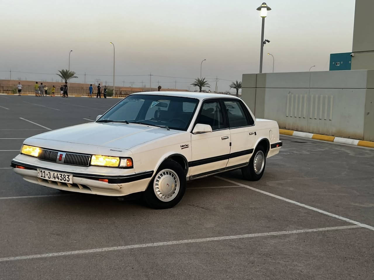 🚗 للبيع او المرواس حسب القناعة أولدزموبيل موديل 1990
- محرك 3100 مكفول لا تبخير ولا تنقيص.
- لايتات زينون أصلية.
- تخم تايرات جديد، صار أسبوع من مركب.
- مبدل فيت بم (Fuel Pump) مع باتري جديد
- مسجل يدعم AUX والبلوتوث.
- السيارة جاهزة مجهزة.
- صدر خلفي جديد.
- صدر أمامي بنسبة 70%.

للاستفسار يرجى التواصل على الخاص.***********

