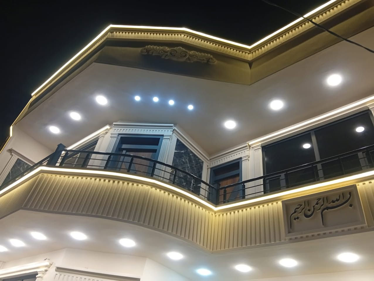 للبيع بيت 200متر طابقين🏘
يبعد عن الشارع الرئيسي 50 متر
#طابق_الاول  استقبال  وصالة غرفتين نوم وصحيات🏡
#طابق_الثاني غرفتين نوم وصالة وصحيات وسطح خارجي 🏡
#خدمات ماء وكهرباء وتبليط وكيبل ضوئي
قرب على المدرسة🏢🧑‍🏫
قريب على جامع المدينه المنورة🕌
البيت  جديد بناء سنه2026💯
#السعر 140
التحرير الحولي زراعي 
مكتب الإعمار ***********☎️
