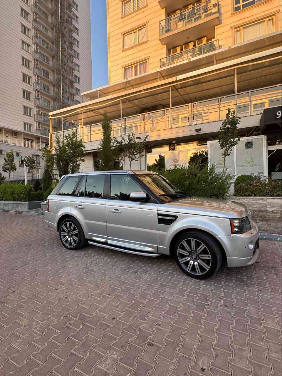 Range Rover Sport 2013
ڕەنج ڕۆڤەر سپۆڕت ٢٠١٣ 
سەیارەکە مەکینە ٨ پستۆنی بێ سوپەر مەکینە مەرغوبەکەیە برغوی بانەدراوە و داعامی بۆ داعامی بەشەرت یەک گڵۆپ و خەلەل نیە 
ڕۆنی مەکینە - ڕۆنی گێڕ - فلتەر و هەموو سێرڤزێک کراوە یەک ٢٥٠ دینار مەصرەفی نیە 
مواصفات :- 
سڵاید - کوشن هیتەر - کوشن و سوکان هیتەر و خەزن و کارەبا - سنوق شەفت - ٥ دەرگا بەصمە 
بە شەرتی چوپ و بەرز و نزمنو دەبڵ و کارەبایی و هەموو شتێک هەموو کوردستانیش بگەڕی ٢٠١٣ بەو پارەیە نیە بە هیچ جۆرێک 
بە شەرتی تحویل و غرامە 
دەتوانن نامە بنێرن و یاخود پەیوەندی بکەن بەم ژمارەیە 
***********
نرخی ١٤٢ گەڵا و معامەلەیەکی کەمی برایانە السليمانية, العراق
