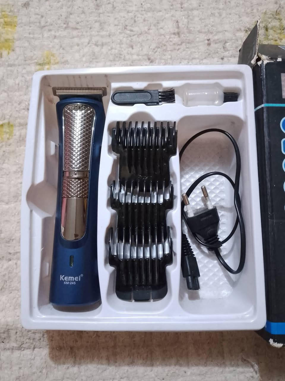 السلام عليكم مكينه نظيفه او جديده ما مستخدمه السعر 15 ***********
