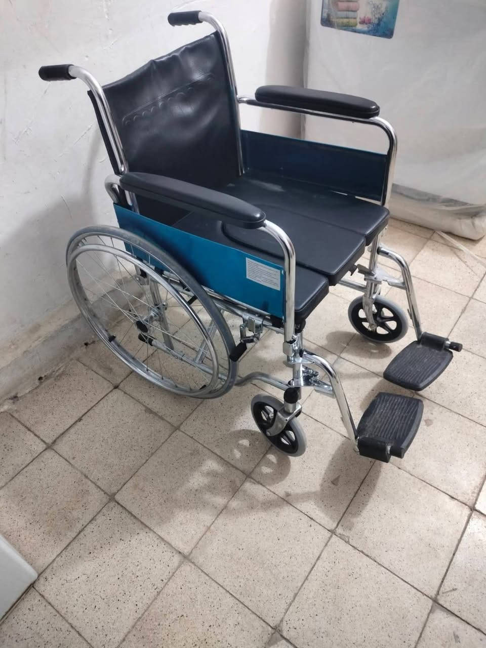 عربانه معوقين ما مستعمله ميز بلازمه صوبه اخت الجديده مكينه خياطه ع الفحص  .ديوانيه .الاسكان .مقابل المعهد التقني ***********
