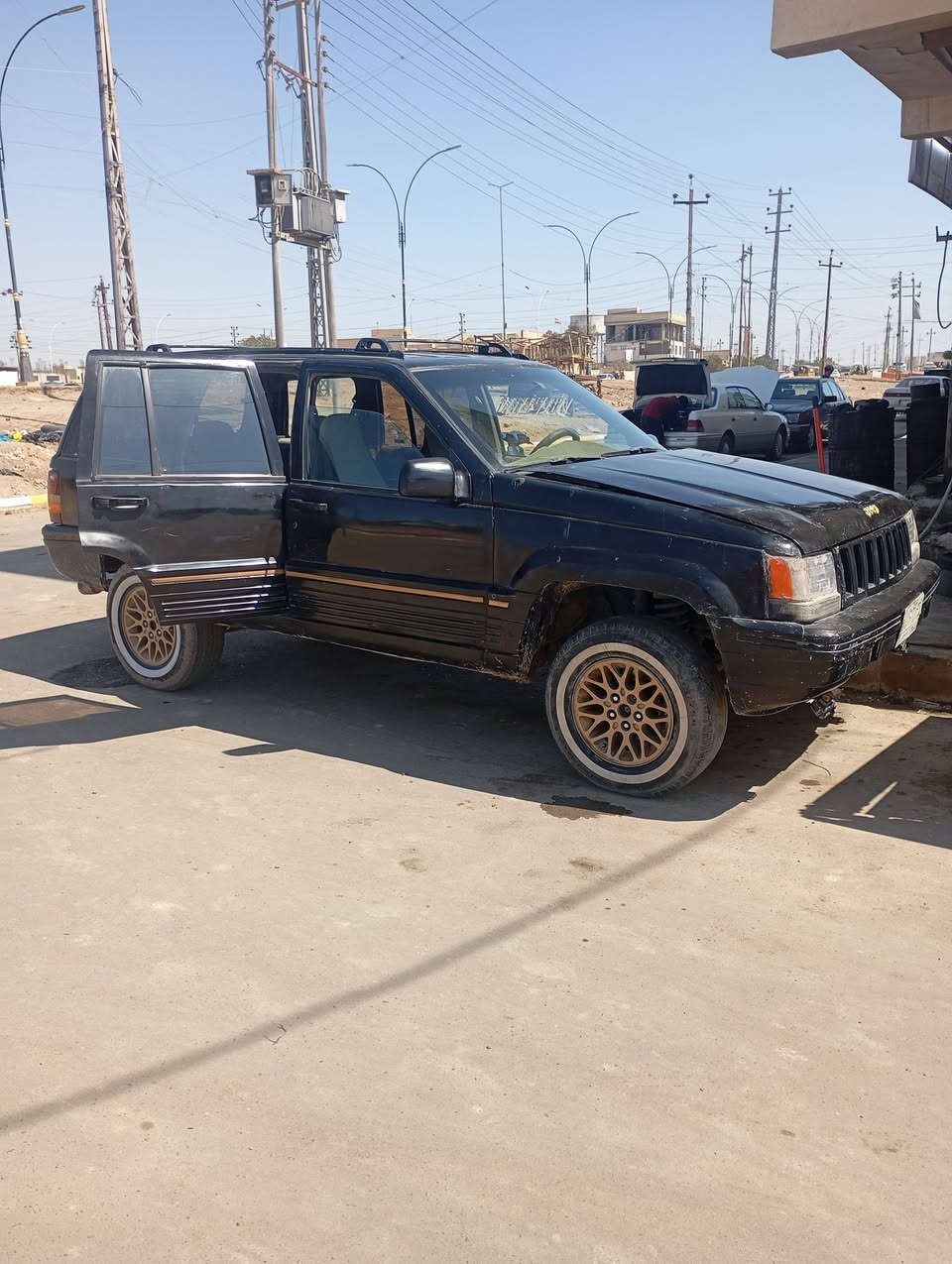 يالله جيب شيروكي موديل 93 سياره حلوه ومرتبه مال واحد عند عمل بيهه لعائلته
رقم بغداد سنويه عاج منتهيه ب 20 
كير ومكينه ففتي خير من الله كهربائيات شغاله
راعيه بنجف هوه وابو الوكاله وابو الوكاله عندي وكالته ومستمساكته بس ما واصله
ابيع هل موجود اتعهد سرقه وعشاير فقط
السعررر 26 وبيهه مجال للشراي بخدمته
مكاني ناصريه الغراف اتصال وتساب
***********
