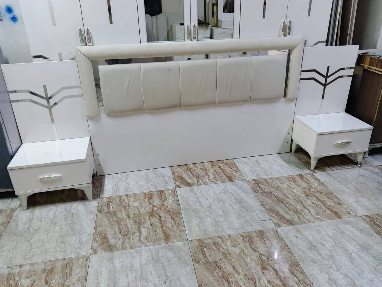 غرفة 6 ابواب 5 قطع 
للاستفسار ***********
