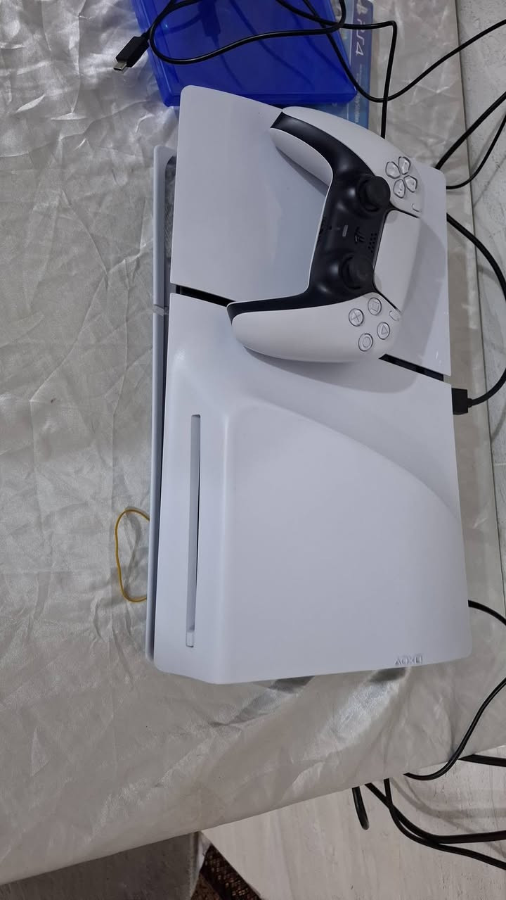 ابلي فايف واحد تيره بعده جديد ويا جوستك واحد وقرصين هديه سعر 650 مكاني كربلاء ***********سلم
