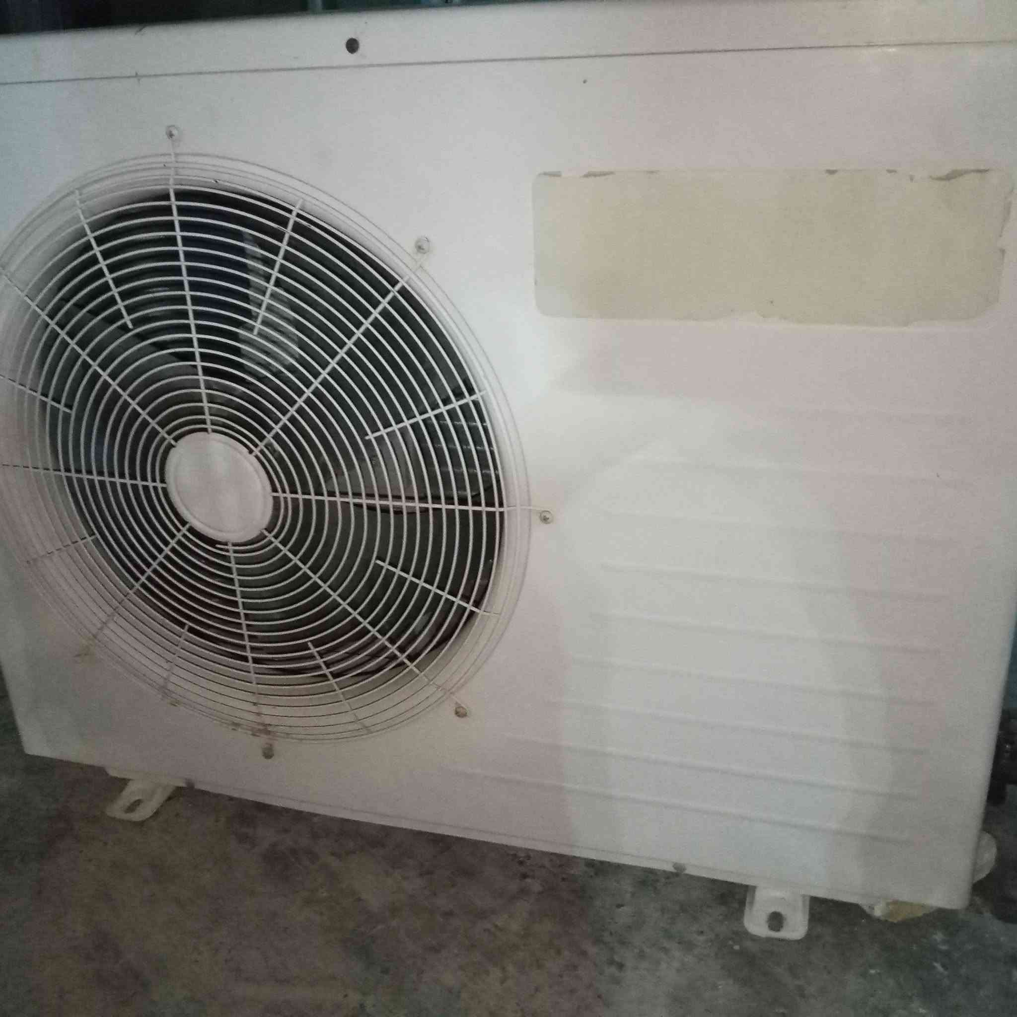 للبيع سبلت طن ونص نوعيه كونكا
شرط التبريد وعلى الفحص تاخذه غراضه كامله 

سعره 275 وبي مجال 

التواصل ***********
