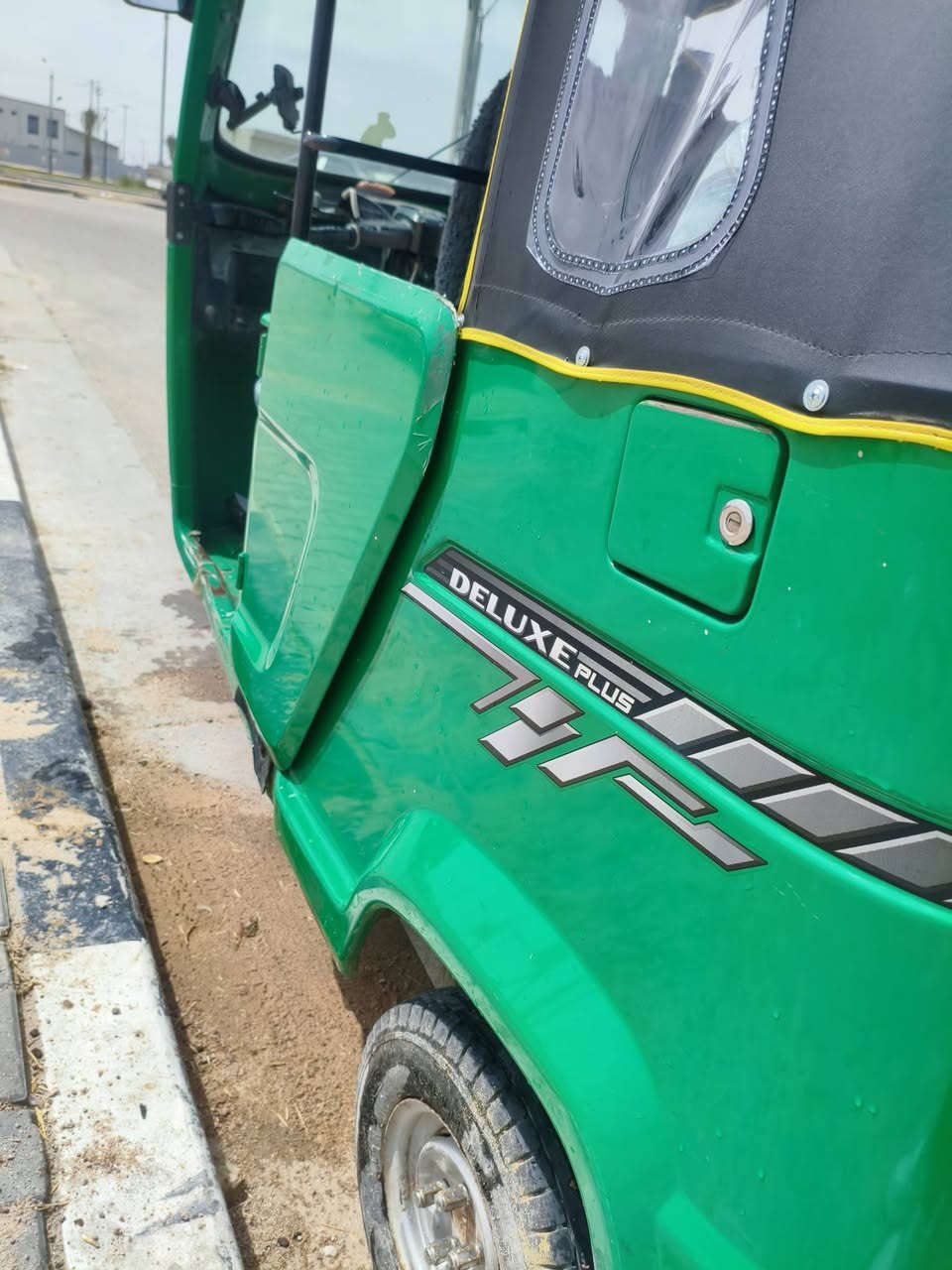 سلام عليكم تكتك للبيع موديل 2023طالعة بل 2025تكتك جديدة رقم وسنوية بسم لشريكة مكاني لبصرة ابو الخصيب ***********
