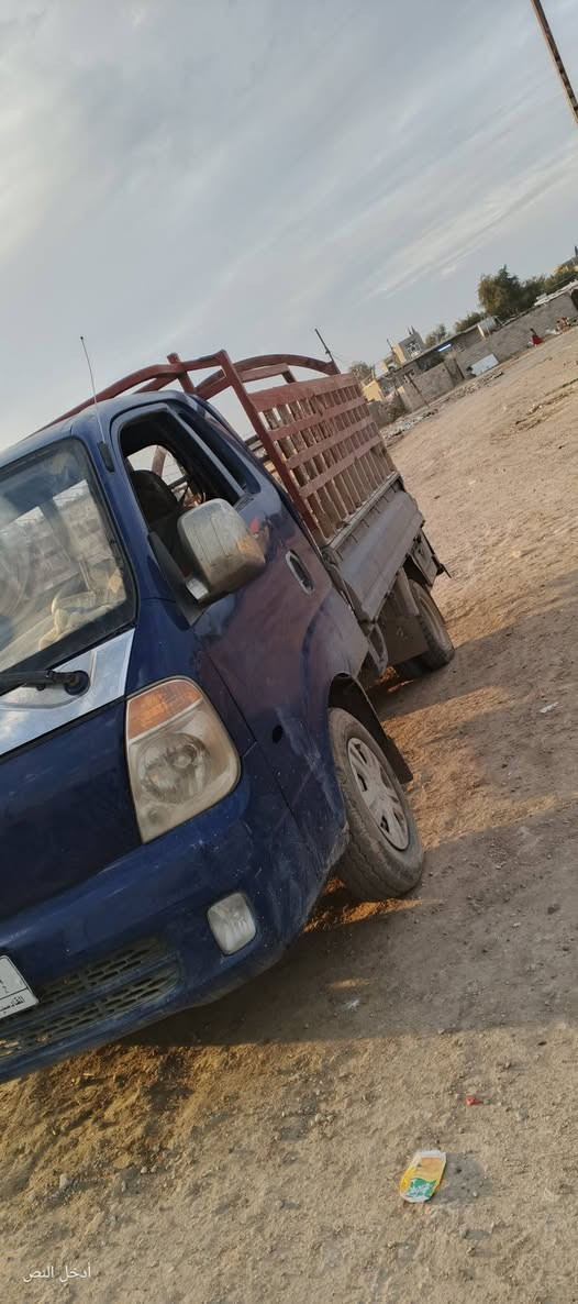 السلام عليكم سياره كيه حمر مفتوح تلتالاف 75وبيه مجال ***********
