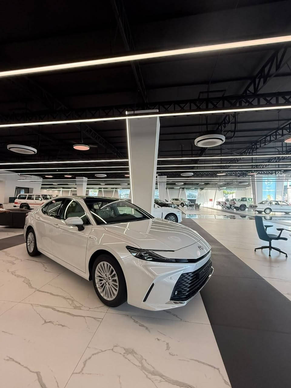 👑🚗 عنوان الأناقة… ورمز الاعتمادية اليابانية 🚗👑

🔥 تويوتا كامري هايبرد LE موديل 2025 (خليجي) 🔥

سيارة صُممت لتمنحك أعلى مستويات الراحة، التكنولوجيا، والاقتصادية في استهلاك الوقود، مع تصميم راقٍ يجمع بين الفخامة والأداء المتطور.

💎 الأداء:
✔️ محرك 2500 سي سي هايبرد
✔️ قيادة هادئة واقتصادية مع استجابة قوية
✔️ 3 أوضاع قيادة (Normal – Eco – Sport) لتناسب جميع أساليب القيادة

✨ المواصفات (فل كامل):
✔️ سقف بانوراما فاخر
✔️ داخلية باللون البيجي الأنيق
✔️ تشغيل بصمة
✔️ دخول ذكي بدون مفتاح
✔️ شاحن لاسلكي (Wireless Charger)
✔️ نظام EV Mode للقيادة الكهربائية بسرعات منخفضة
✔️ Auto Hold لراحة أكبر أثناء التوقف
✔️ مثبت سرعة (Cruise Control)
✔️ نظام تحديد المسار
✔️ مانع الانزلاق (Traction Control)
✔️ التحكم بمستوى ارتفاع الإنارة الأمامية
✔️ حساسات أمامية وخلفية
✔️ كامرة خلفية عالية الدقة
✔️ تحكم بالستيرن من الجهتين
✔️ أربع نوافذ أوتوماتيكية
✔️ قطعتان تبريد منفصلتان لراحة جميع الركاب
✔️ شاشة معلومات وترفيه حديثة
✔️ إنارة LED عصرية تمنح السيارة حضوراً مميزاً

🎯 كامري 2025 ليست مجرد سيارة… بل تجربة قيادة تجمع بين الفخامة، الاعتمادية، والتكنولوجيا المتقدمة التي جعلت منها الخيار الأول لعشاق تويوتا.

📍 شركة المهند لتجارة السيارات
بغداد – معارض النهضة

👨‍💼 استشاري المبيعات:
 حيدر هاشم

📞 للحجز والاستفسار:
***********

🔥 امتلك سيارة تجمع بين الفخامة والاقتصادية… واستمتع بقيادة ترتقي بكل تفاصيل يومك.
