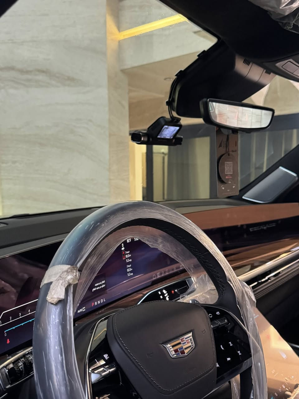 AZDOME M660 – 🚘 داش كام
حماية سيارتك بزاوية 360° 📸
‏‎المواصفات الرئيسية:
‏‎عدد القنوات: 4 عدسات تصور وتسجل  من الأمام، الخلف، والجانبين.
‏‎دقة الفيديو:
🔹 في وضع 4 قنوات: 2.5K للكاميرا الأمامية و1K (1080p) للكاميرات الأخرى.
‏🔹 ‎في وضع 3 قنوات: 4K للكاميرا الأمامية وFHD للكاميرات الأخرى. 
🔹 ذاكرة داخلية 128GB eMMC – سريعة وآمنة، ما تحتاج بطاقة SD إضافية.
🔹 واي فاي 5GHz + GPS – تحميل سريع للفيديوهات وتتبع دقيق للسرعة والموقع.
🔹 تحكم صوتي – تنفذ أوامرك وأنت سايق بدون لمس.
🔹 مراقبة وقوف 24 ساعة – تسجّل تلقائياً عند أي حركة أو اهتزاز حتى والسيارة مطفية عند ربطها على كت فيوز او Obd.
🔹 شاشة 3 إنج ذكية – عرض فردي أو جماعي لكل الكاميرات.
🔹 مستشعر التصادم (G-sensor): يقوم تلقائيًا بحفظ الفيديو قبل وبعد الحوادث.
مع ضمان سنه
سعر الكاميرا ب225000 دينار 
يتوفر جميع أنواع داشكام ازدوم


**إذا كنت صاحب هذا الإعلان وتريد حذفه لأي سبب، رجاءا أرسل رسالة إلى الدعم الفني**