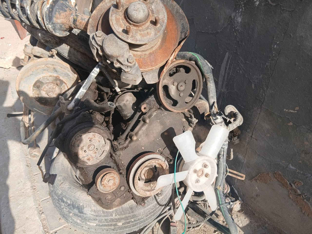 سلام عليكم اصدقائي عندي تفصيخه كامله مال بيجو روه محرك جديد وكير كولش نظيف اريد ابيعهن سعرهن مناسب شرط الشغل العنوان كربلاء حي الوفاء رقم الموبايل ***********
