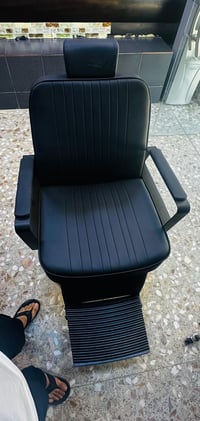 كرسي حلاقه مستخدم قليل كلش لتوصل 07713884449