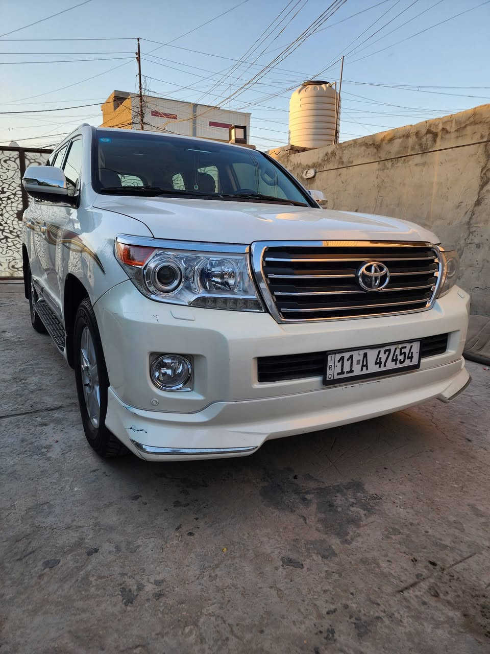 السلام عليكم 
سيارة لاند كروز جكسارة 
محرك سيارة ٨ سلندر ٤.٦
السيارة جاهزة من كلشي 
تخم تاير ياباني
السيارة كفالة عدا الجاملغ مرشوش كلير والدعامية صبغ
ممشى السيارة ٢٠٠ ألف كيلو
والسونار موضح بالصور 
سعر السيارة 370 ورقة
بيع أو مراوس بسيارة أحدث
تواصل واتساب /أتصال ***********
الخاص مغلق
حسين ابراهيم سنجار العامري
