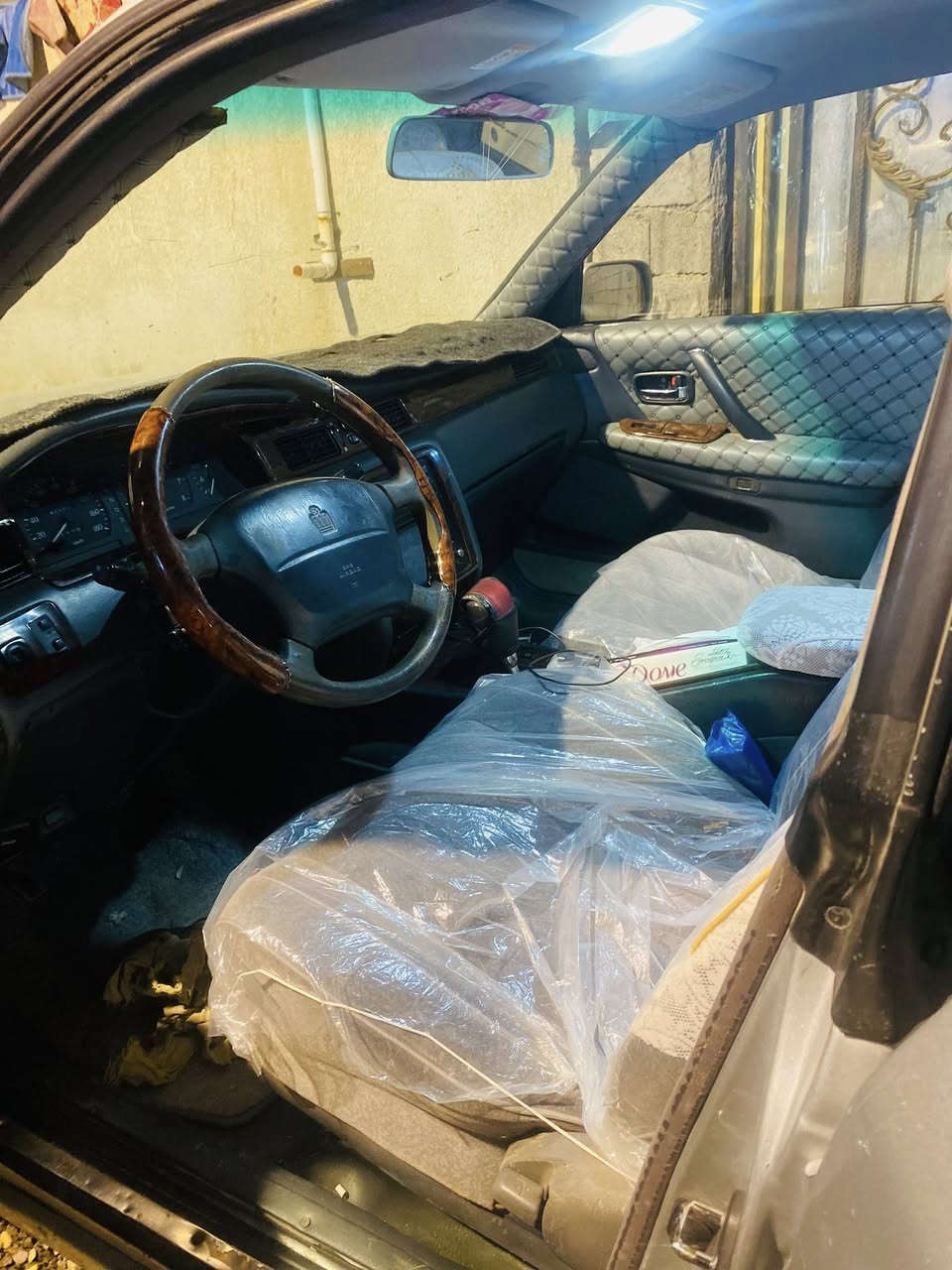 سلام وعليكم راس الثور للبيع رقم بصره انكليزي تحويل. كفاله من الكص ولنقل  مكاني بصره. استيرن كهربائي تبريدها شغال تبريد خلفي مكينه 3000 سياره مال جني ماتعبك خابرني وتدلل  سعرها 90 وبيها مجال مايعجبك لمنشور عبره وإلا تكسر ***********
