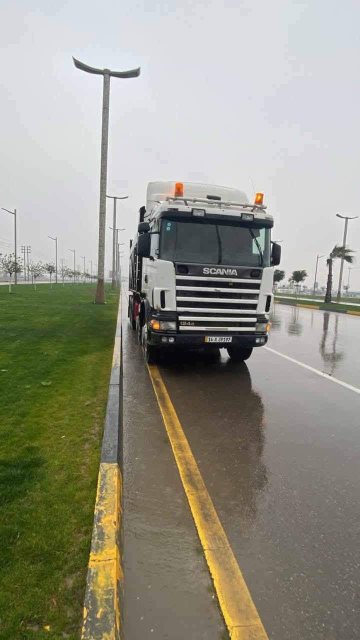 سلام عليكم بومه 2001 عكرب بلادي مكينه 6 انجكتر لا تبخير ولا تنقيص مجموعه ورده خفيفه 26تخم تايرات سياره جاهزه كبل لشغل مناقصها اي شي *********** ***********
