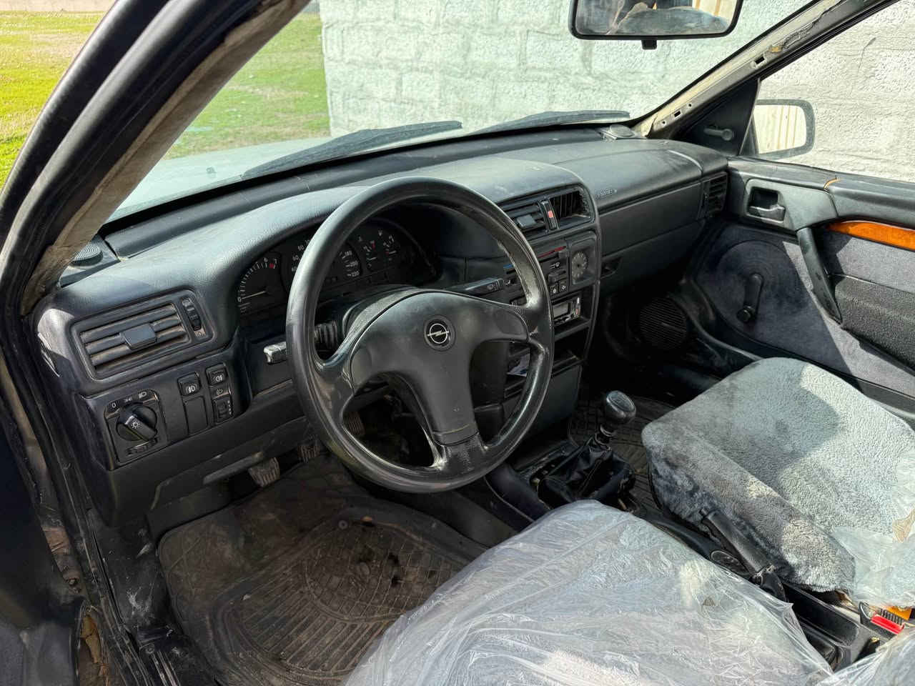 اوبل فيكتر موديل 1992 محرك 16 قايش عريض
ره قم اربيل دولي هزه جديد سنويه صارله 6 شهر منتهي 
بي دفتر بانزين باتري جديد مشط اسيرن جديد تدفيه جديد

ره قم موبايل ***********
*********** واتص اب كركوك, العراق
