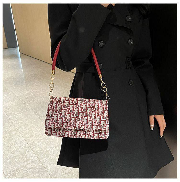 العرض الأقوى وصار ميتفوت! 👜🔥
حقائب كوالتي عالي، ألوان تجنن، وسعر خيالي بـ 5 آلاف بس!
المفاجأة: التوصيل صار موحد.. سواء أخذتي قطعة وحدة أو درزن كامل، التوصيل يبقى بـ 5 آلاف فقط لكل العراق! 🚚🇮🇶
جمعي صديقاتج وطلبوا سوا حتى توفرون بالتوصيل
حجز وتساب ***********
