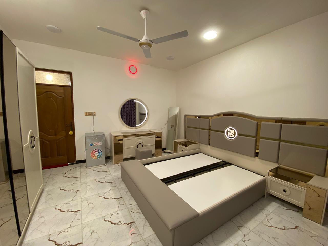 بناء درجه اولى مساحة ٧٥ متر واجهة ٥ نزال ١٥ طابقين ونصف
موقع الحرية الدولعي مقابيل شارع فنجان سعر ٢١٠ وبي مجال قليل 
للأستفسار ***********
