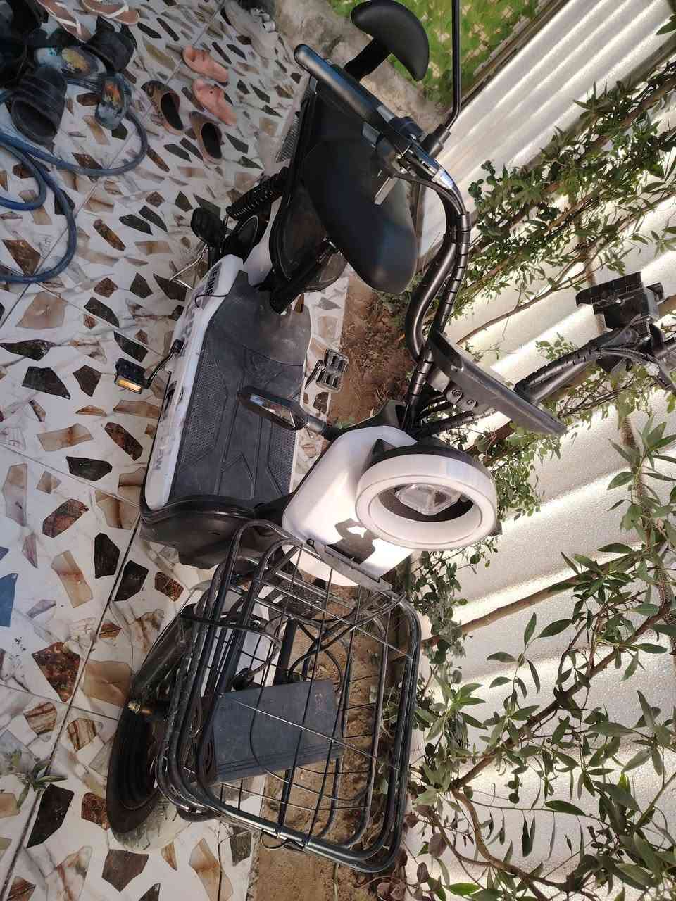 السلا م عليكم دراجة شحن حجم 14  جديدة للبيع المكان بغداد الحريه السعر 350 للاتصال ***********
