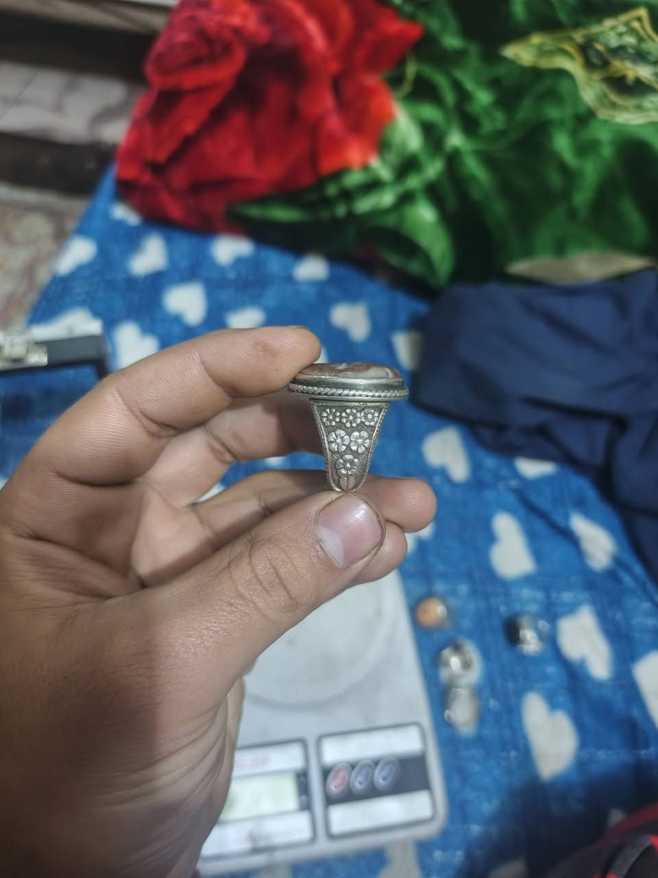 خاتم داودي سلطاني قديم مصور وجه البيع ٣٥٠الف و بي مجال *********** عنوان بغداد
