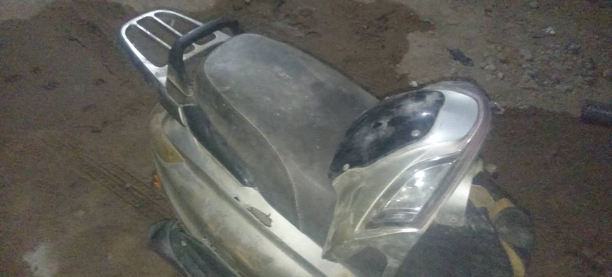 للبيع دراجة ياباني متروكة عوزهة بس الهلال مال هندر شغالة مكينة ما مفتوحة ب80 مكانهة كربلاء الحر  ***********
