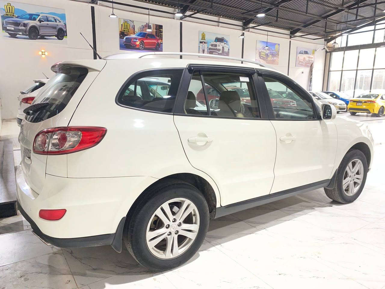 السلام عليكم
للبيع سنتافي موديل 11 بدون صبغ بيها بارد بل باب الخلفي والدائر سياره كوري 7راكب تبريد 3قطع سلايت شرط التحويل رقم دهوك جديد محرك كير  كهربائيات كلو شرط سياره جاهزه بيع او مراوس حسي القناعة 

السعر 150$ وبيها مجال قليل
***********
***********
