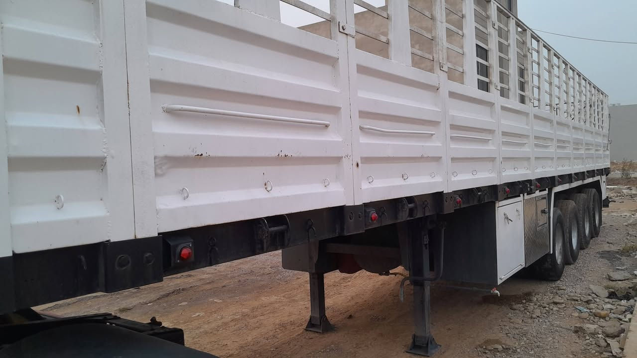 السلام عليكم ورحمة الله وبركاته
للبيع عربانه شاصي محلي 14)
الطول (13متر و60) فصال)
مال رمادي ارتفاعها(175)
عرظها (250) كاملا عل شغل)
جادر جديد شتوي وصيفي)
طخم تاير جديد بيها)
3دناكير برينه والرابع 13رفاع)
العنوان موصل  السعر( 150)💵
وبي مجال للإستفسار الاتصال على الرقم ***********
