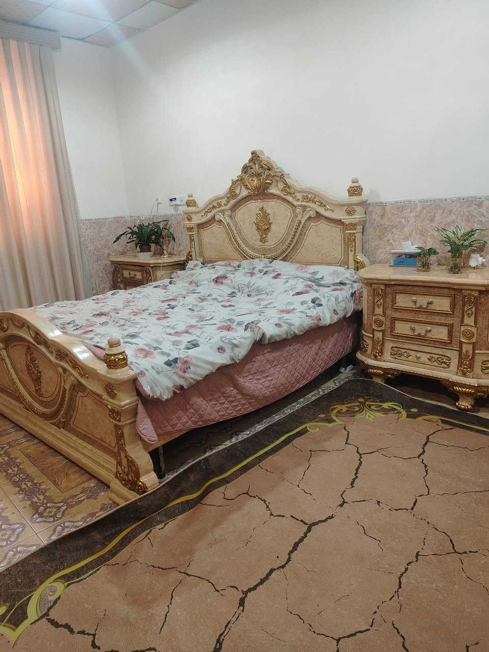 غرفة نوم نظيفة جداََ للبيع
للاستفسار ***********
