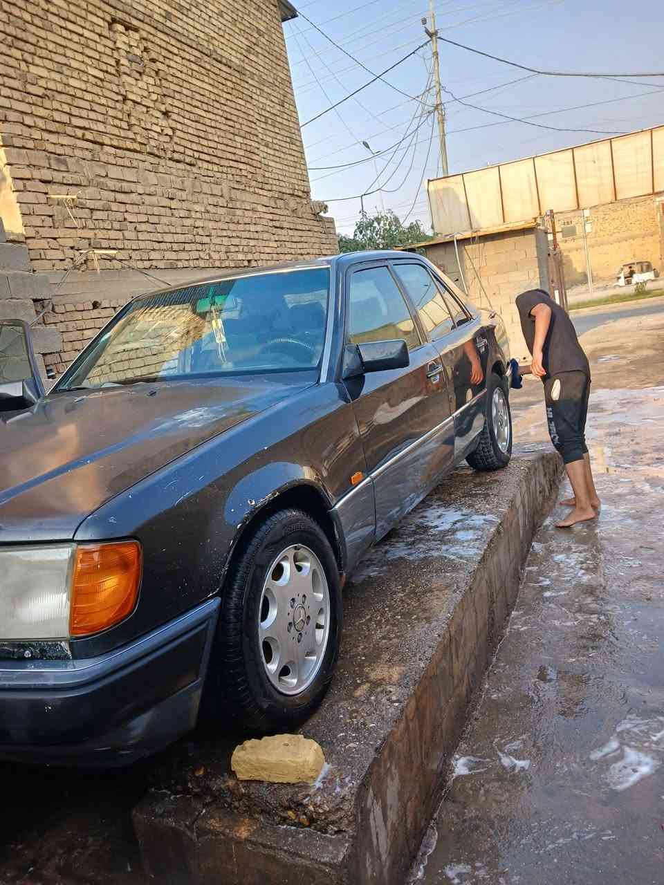 السلام وعليكم
مارسيدس دب300s
1 سياره على بلاد ما ملعوب بيها 
2قواعد دبل شركة  
3محرك ثنين ونص 
4رقم بغداد باسمي تحويل سنويه 28مصفره عليها غرامه بس 100الف
5سيارة في ميسان  +حداديه تخم تاير تبريد كهربائيات كله فول /
6السعر60, تراي وين ما تحب بشرط معدل،،220وفوك ترايك وين ما يخطر بالك  
تواصل ***********  يحتاج لها ترتيبات بسيطه للغرفه
