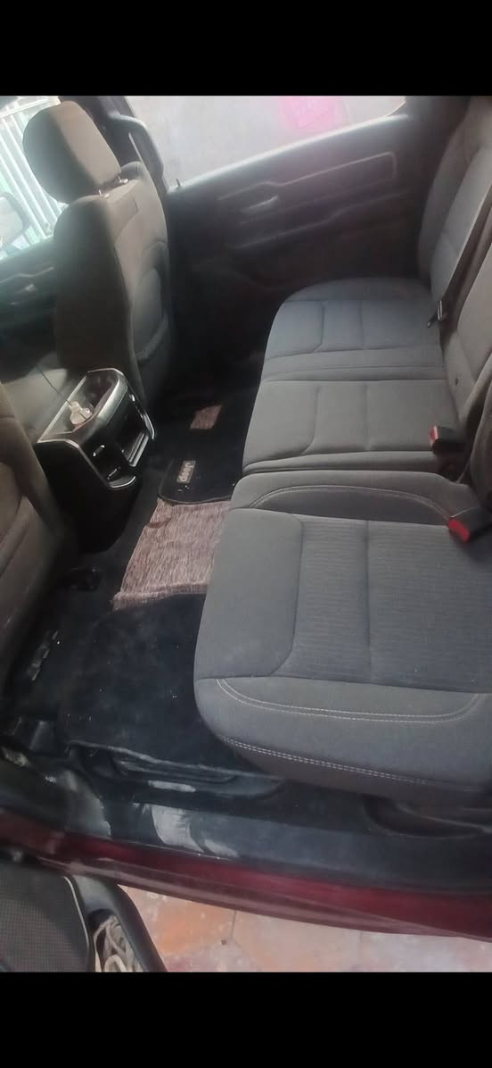 السلام عليكم
رام للبيع 

موديل 23 بك هورن 
رقم بغداد 
باب طويل بدي كصير 
تشغيل عن بعد 
6 سلندر.
4×4 
حادث بنيد
‎0772 379 3375
السعر  250
