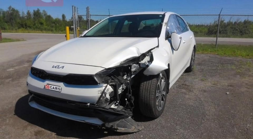 🚗 كيا فورتي 2023 للبيع 🚗
المواصفات العامة:
المحرك: 2000 دوش (DOHC).

المسافة المقطوعة (الماشية): 112 ألف كيلومتر.

الحادث كما هو موضح في الصور المرفقة.
التعديل: راجع على البارد بدون تبديل (شغل نظيف).

✨ المواصفات والأنظمة الذكية ⬇️
🔹نظام تحكم ذاتي وتحديد مسار.
🔹رادار وقوف ذكي.
🔹حساسات أمامية وخلفية.
🔹3 وضعيات قيادة مختلفة (Drive Modes).

🔸إشارات ضوئية بالمرايا الجانبية.
🔸تدفئة بالمقاعد (الكشنات).
🔸نظام تكييف متكامل (قطعتين تبريد).
🔸شاشة عرض تدعم نظام كابتن كاربلاي (Apple CarPlay).

📞 للتواصل والاستفسار:
⚠️ ملاحظة: متواجد فقط عبر الهاتف والواتساب (غير متواجد على الفيسبوك).
رقم الهاتف: ***********
أو للتواصل مباشرة عبر الواتساب:
https://wa.me/qr/DAHUBU7OE2NZE1
