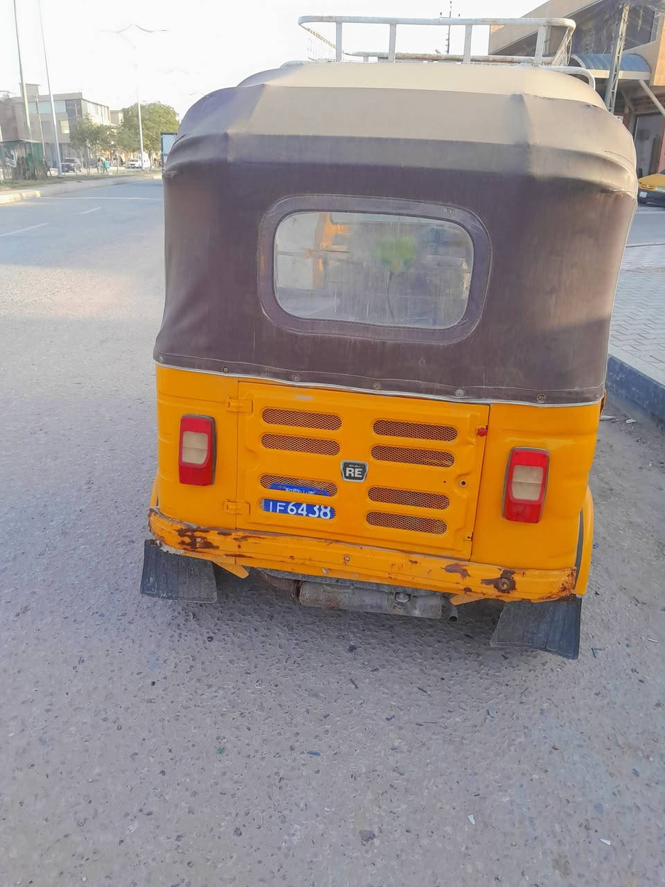 سلام عليكم تكتك للبيع موديل ١٨ طالعة بشهر ٧ محجوزة بلحجز حاجزه المرور هية اوراق اصولية اريد ابيعها صارله شهر ونص بلحجز اوراقهة الصلية عندي وسويجهة عندي العندة واسطة يكدر ايطلعهة او يرقمهة اني محتاز تكتك بسمي اصولية واخذك لساحة وراويكياهة رايدهة ٢٥٠٠ وبيهة مجال مكاني كربلاء الحر ***********
