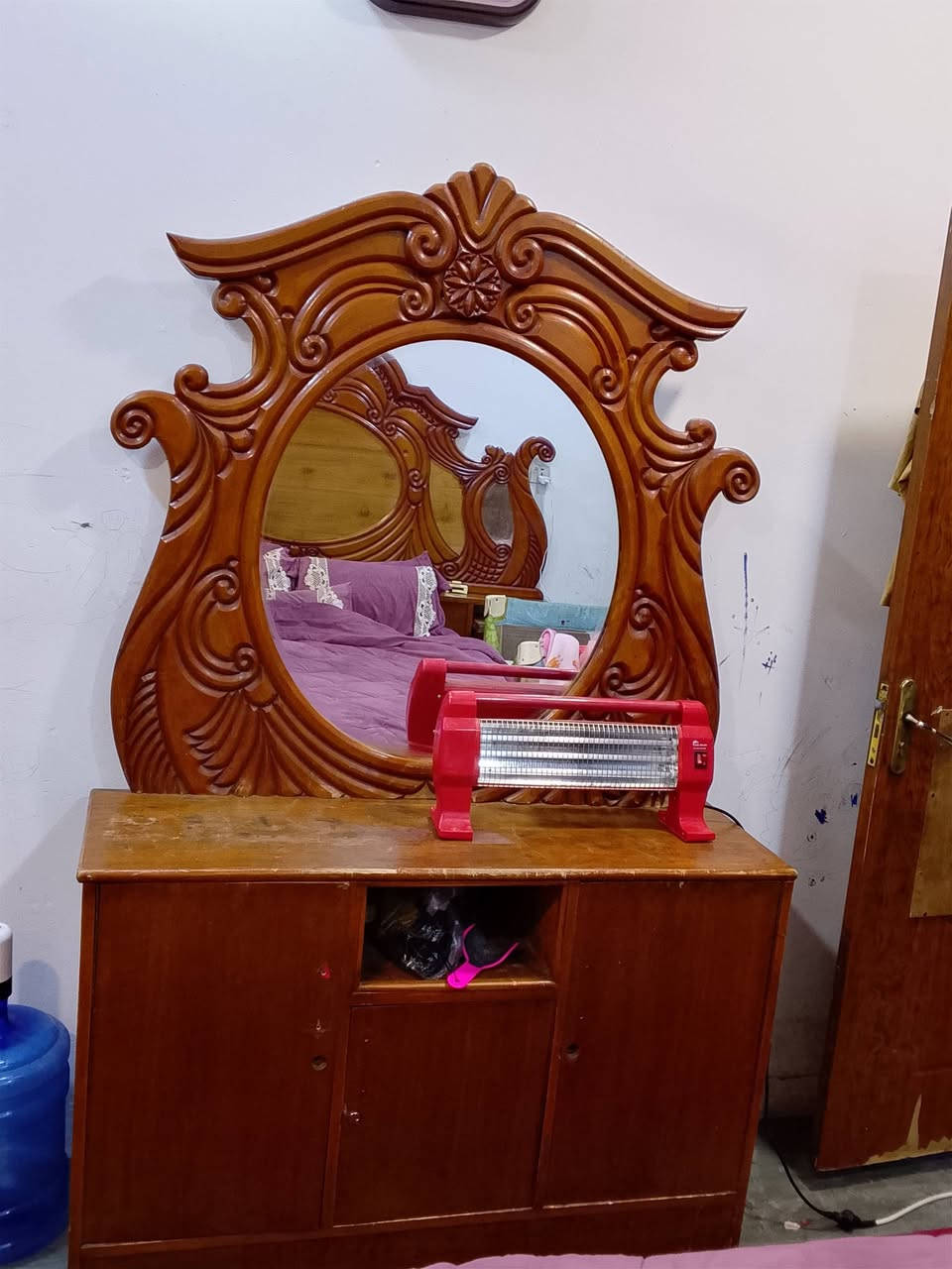 السلام عليكم غرفة صاج للبيع سلايد مضيفة مستعجل علبيع المكان الدورة رقم ***********
اريدها ٤٠٠ الف بيها مجال بسيط
