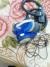 ثلاجة صغيرة • مكنسة كهربائية • النجف