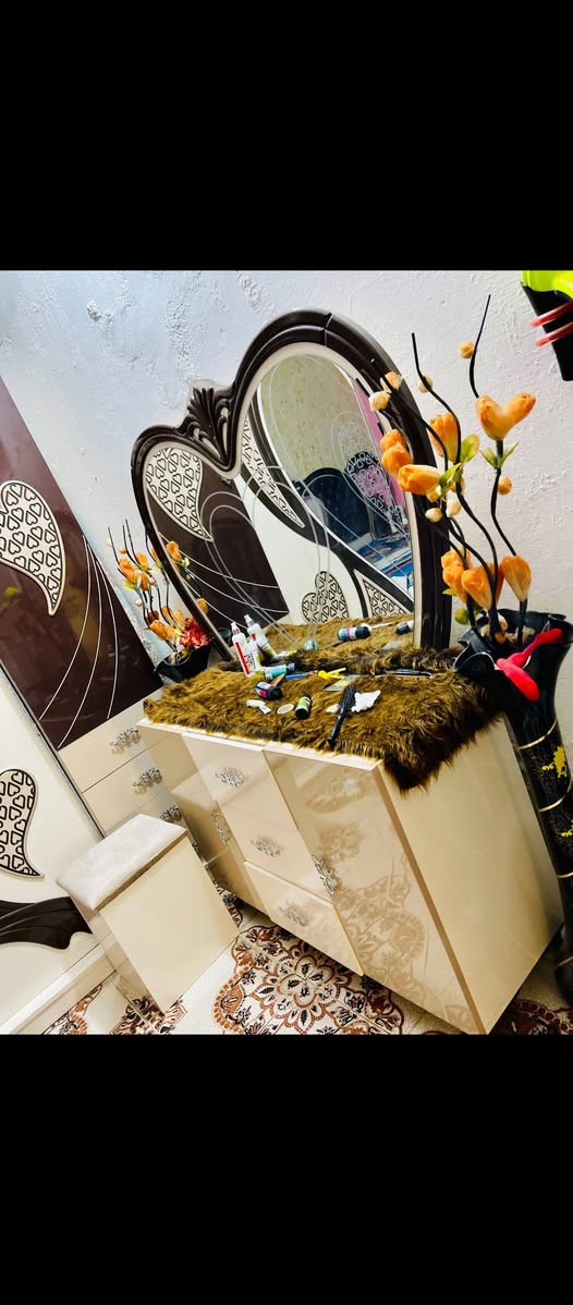 سلام عليكم
غرفه تركيه
9 قطع
نظيفه 
السعر 800 
***********
ميسان الدفاس
