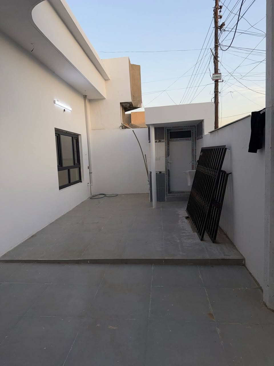 دار 200 متر طابو ملك صرف 
فول سيراميك فول مواصفات بناء نظيف
‏العنوان القادسية الثانية شارع أبو وليد
‏يتكون الدار من (كراج +حديقة+استقبال+ مطبخ حار بارد+ + هول+ غرفتين نوم+￼بيتونة￼￼+￼صحيات داخلي وخارجي )
‏
￼ السعر مراسلة الصفحة 
￼ للاستفسار أكثر اتصل بالرقم التالية 
***********
***********￼
‏نستقبل كافة العروض في جميع مناطق كركوك نتعامل فقط في الطابو
