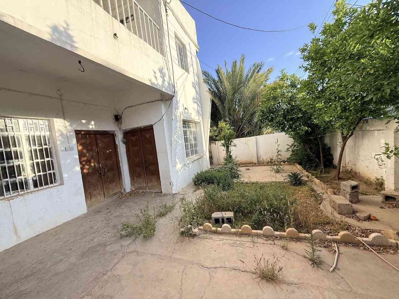 📍العنوان: حي العمال خلف سوبرماركت الوند
🏠 بيت للبيع — طابو صرف
📐 المساحة: 200 متر
🧱 البناء: طابقين / بناء قديم

🔻تفاصيل البيت:

🔸الطابق الأرضي:
• حديقة
• استقبال عدد 2
• غرفتين نوم
• مطبخ
• حمام + تواليت

🔸الطابق الثاني:
• 3 غرف نوم
• استقبال
• مخزن
• تواليت

✨ مميزات البيت:
✔️ سطح البيت ايزوغام جديد، ما صارله سنة

💸 السعر: 74 مليون وبيه مجال

📞 للاستفسار: ***********
